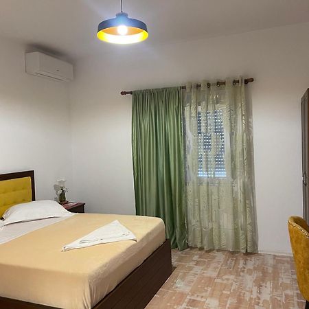 Hotel Vila C Plus Plus Berat Exteriör bild