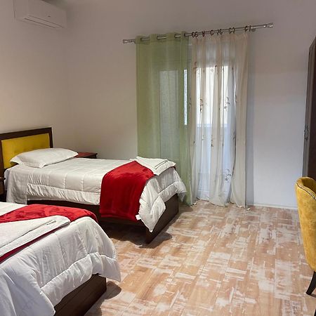 Hotel Vila C Plus Plus Berat Exteriör bild