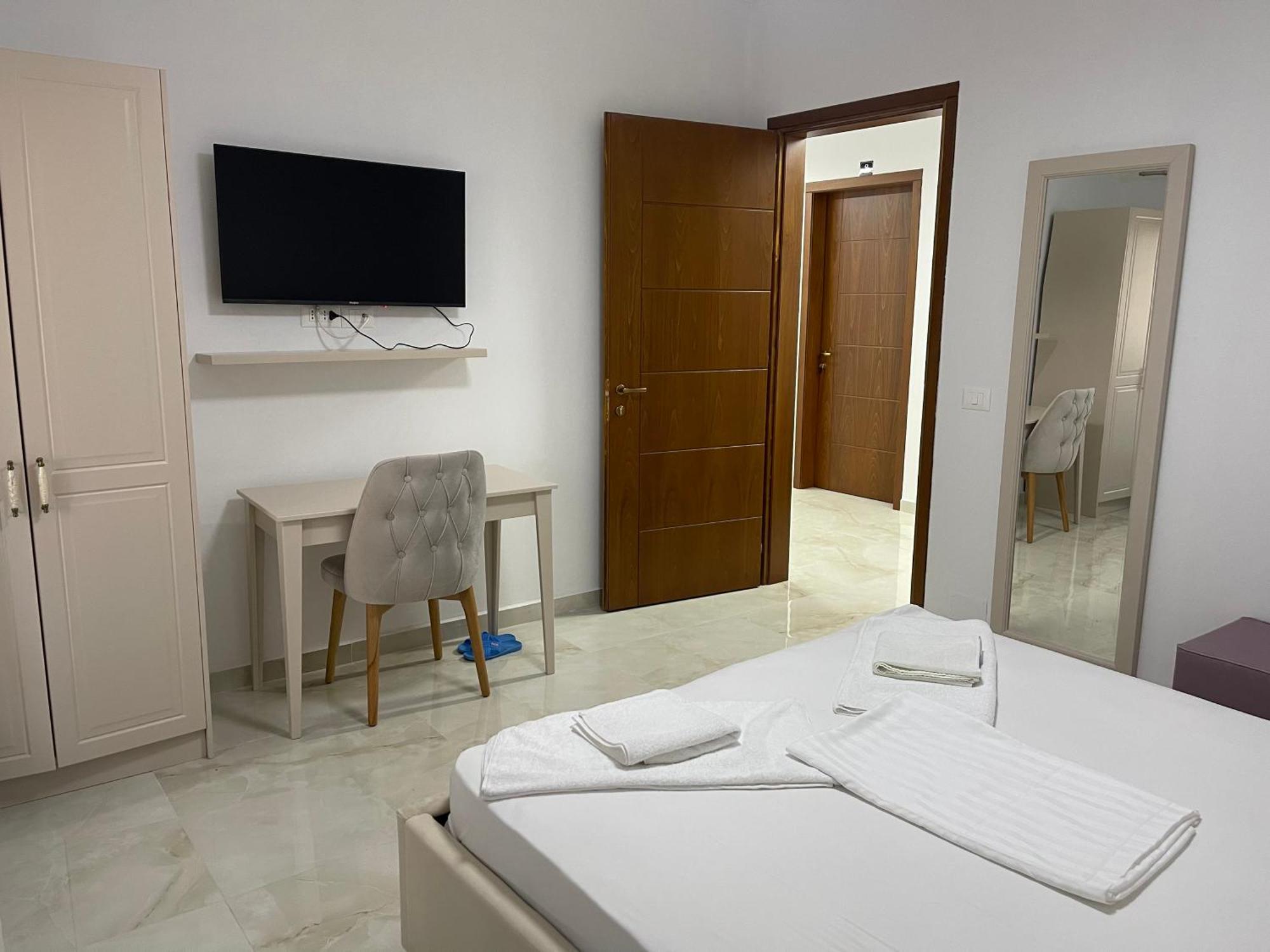 Hotel Vila C Plus Plus Berat Exteriör bild