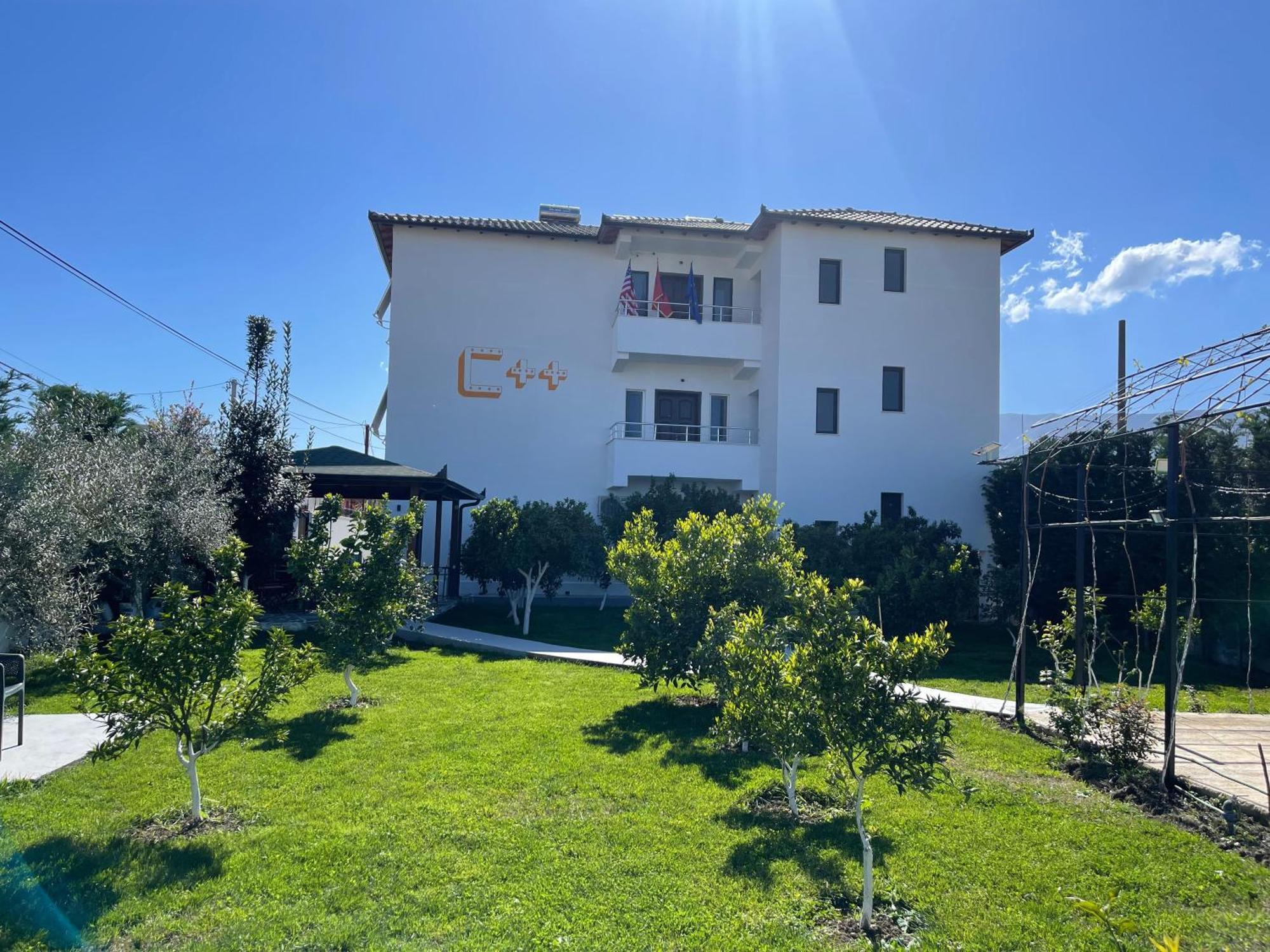 Hotel Vila C Plus Plus Berat Exteriör bild