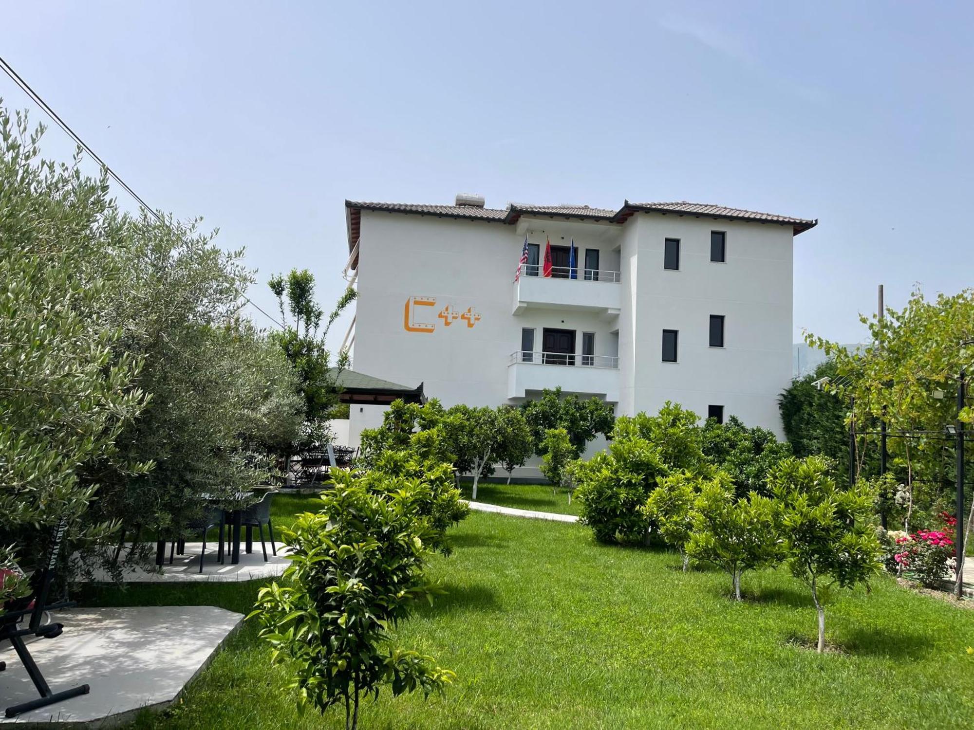 Hotel Vila C Plus Plus Berat Exteriör bild