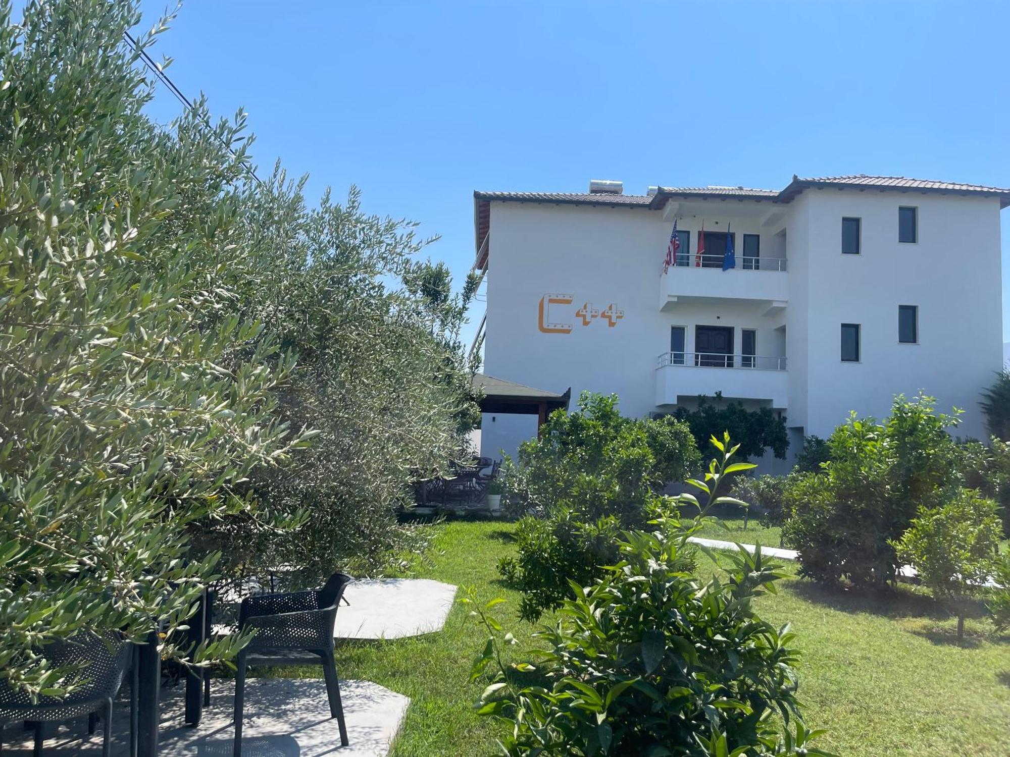 Hotel Vila C Plus Plus Berat Exteriör bild