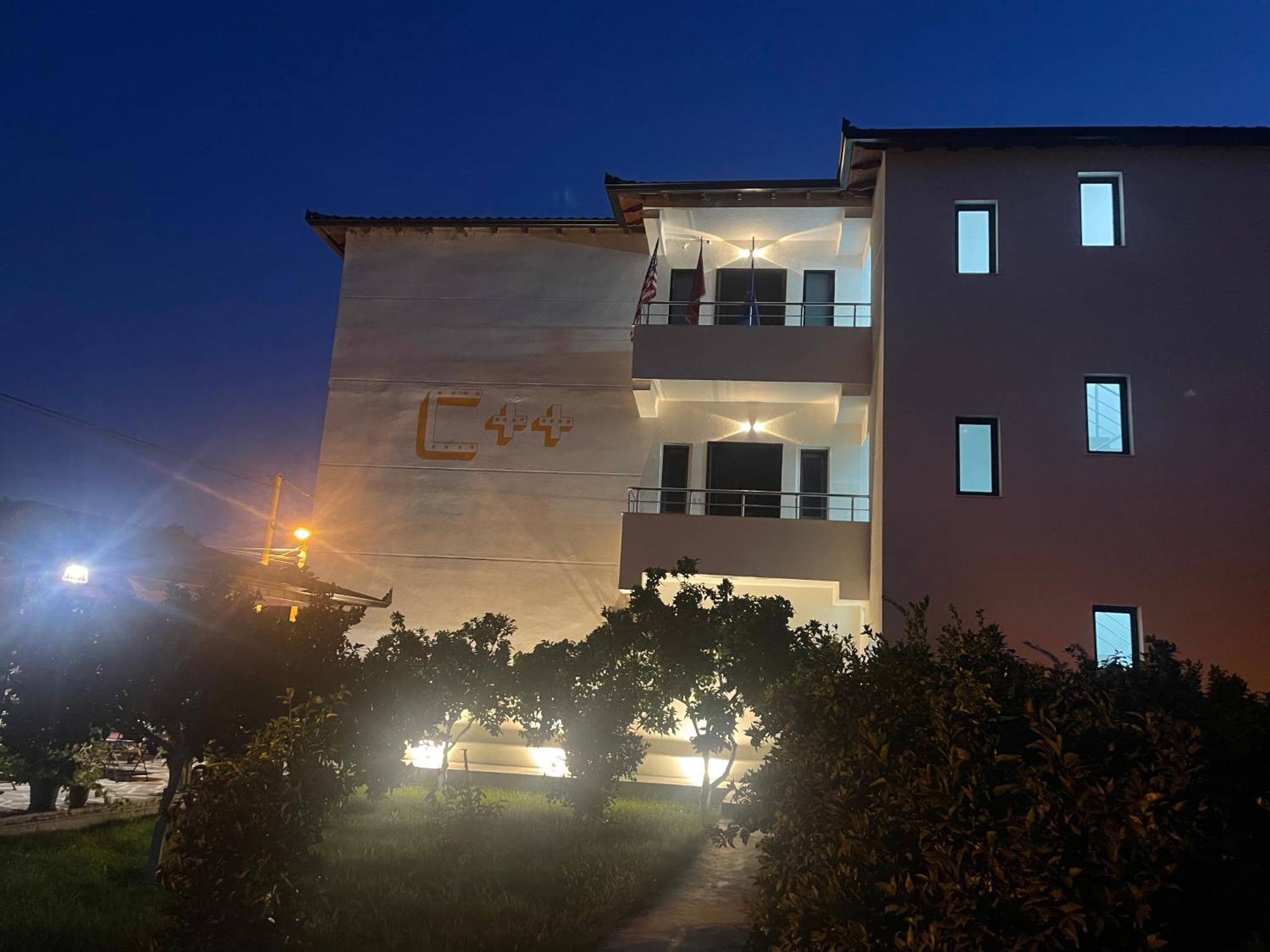 Hotel Vila C Plus Plus Berat Exteriör bild