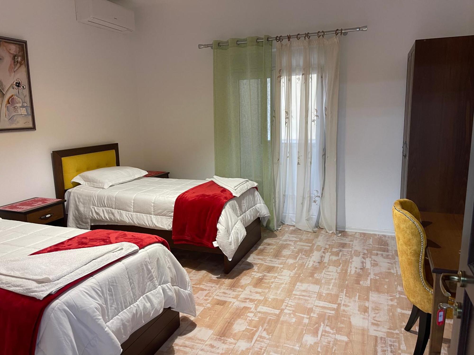 Hotel Vila C Plus Plus Berat Exteriör bild